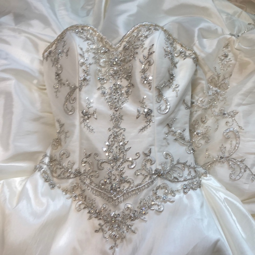 Alfred Angelo sweetheart bridal gown